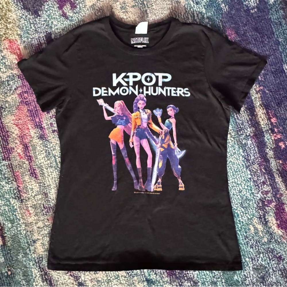 Netflix K-Pop Demon Hunters Black Graphic Tee - Picture 5 of 8